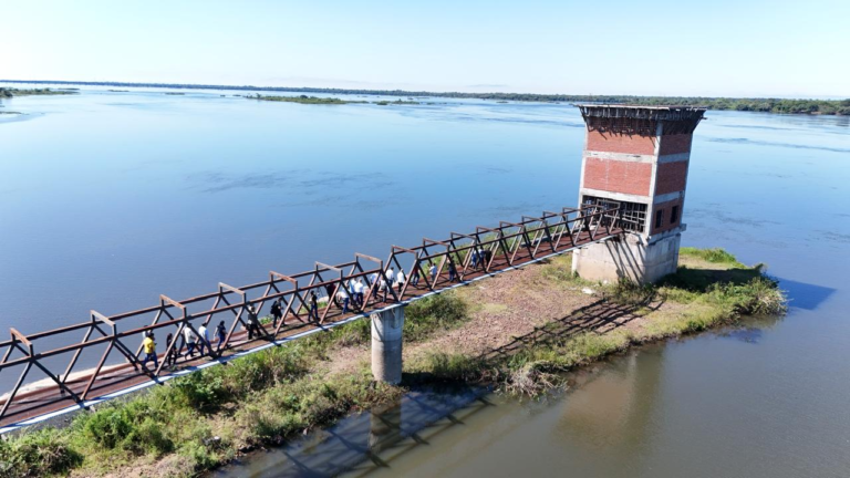 Yacyretá reanuda trascendental obra que mejorará el servicio de distribución de agua potable en Ayolas Yacyretá reanuda trascendental obra que mejorará el servicio de distribución de agua potable en Ayolas