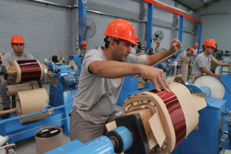 Gobierno prevé agilizar proyecto de ley para establecer nuevo sistema de reajuste del salario mínimo este año Gobierno prevé agilizar proyecto de ley para establecer nuevo sistema de reajuste del salario mínimo este año