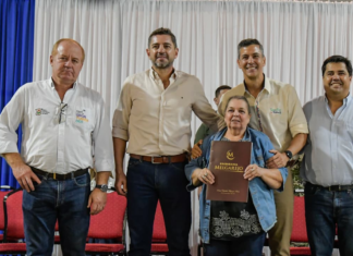 Entrega de títulos y aportes sociales de la EBY en Itapúa con presencia del Presidente Santiago Peña