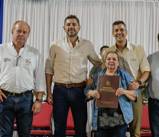 Entrega de títulos y aportes sociales de la EBY en Itapúa con presencia del Presidente Santiago Peña