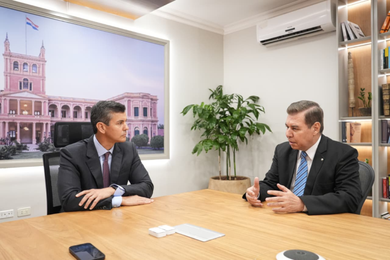 Santiago Peña designa a nuevo ministro de la Senatur
