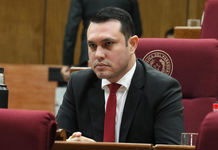 Hernán Rivas renuncia al Senado