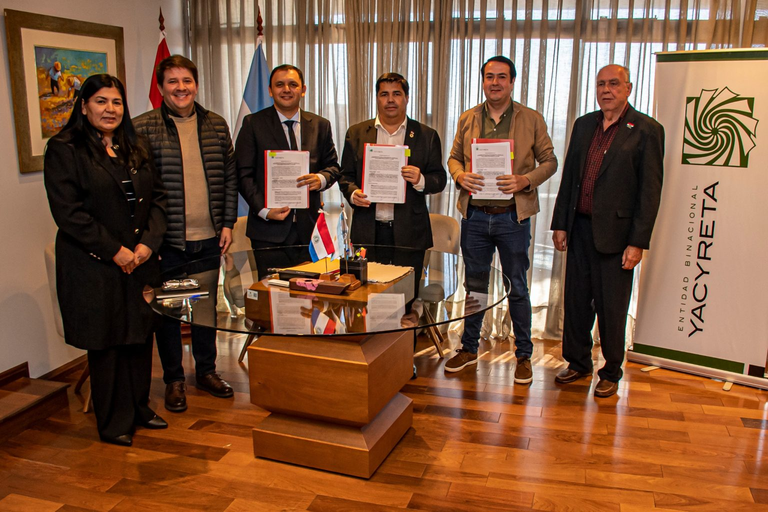 EBY y Misiones firman ambicioso convenio para beneficio de más de 8.000 productores del VIII° Departamento EBY y Misiones firman ambicioso convenio para beneficio de más de 8.000 productores del VIII° Departamento