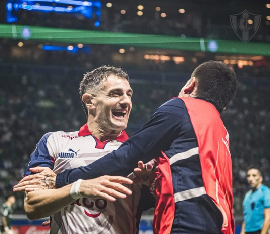 Con gol de Vegetti, Cerro tumba a Palmeiras en Brasil