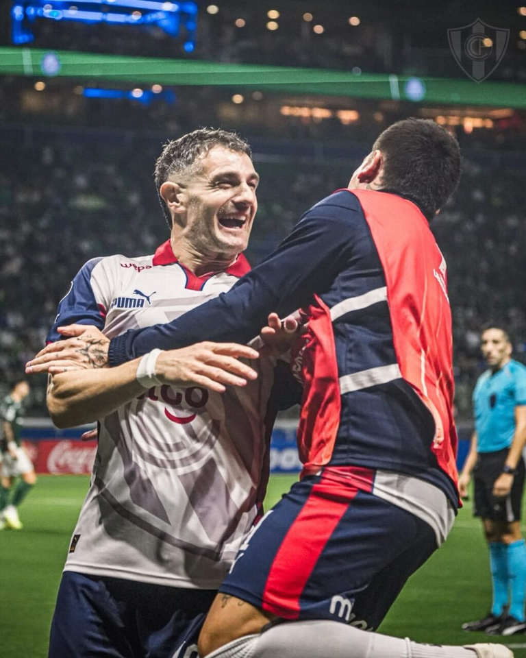 Con gol de Vegetti, Cerro tumba a Palmeiras en Brasil