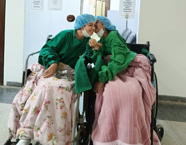 Gran gesto de amor: joven dona un riñón a su hermana para salvarle la vida