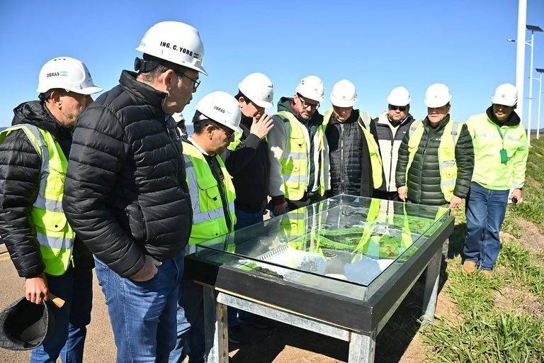 Consejeros paraguayos de la EBY visitan obras de maquinización