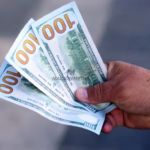 El dólar toca su nivel más bajo en el año
