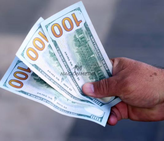 El dólar toca su nivel más bajo en el año