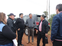 Autoridades de la EBY recorren barrios de San Juan del Paraná