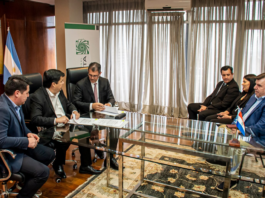Yacyretá firma convenios para beneficiar a miles de pequeños productores de Ñeembucú y Caazapá