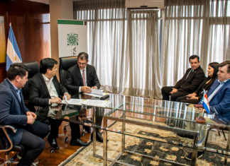 Yacyretá firma convenios para beneficiar a miles de pequeños productores de Ñeembucú y Caazapá