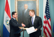 Paraguay se suma a Pax Silica, iniciativa de EE. UU. para cooperar en minerales críticos y energía hidroeléctrica