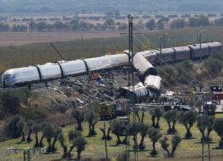 Conmoción en España por grave accidente de tren que deja unos 70 muertos
