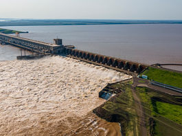 Yacyretá abre compuertas para atenuar efectos de aumento de caudal del Paraná
